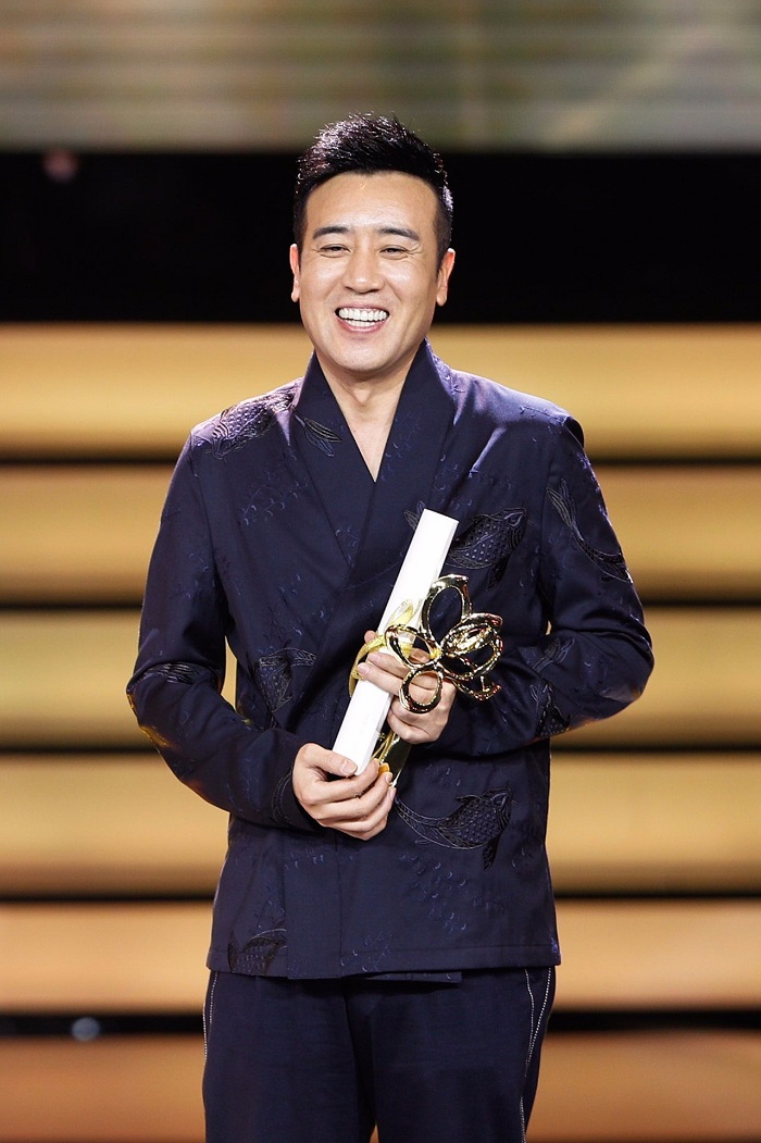 演员于和伟获得最佳男配角奖